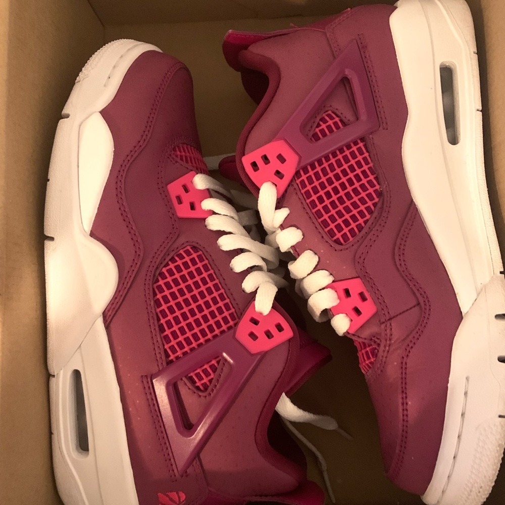 Jordan 4s Valentine’s Day Size 5.5